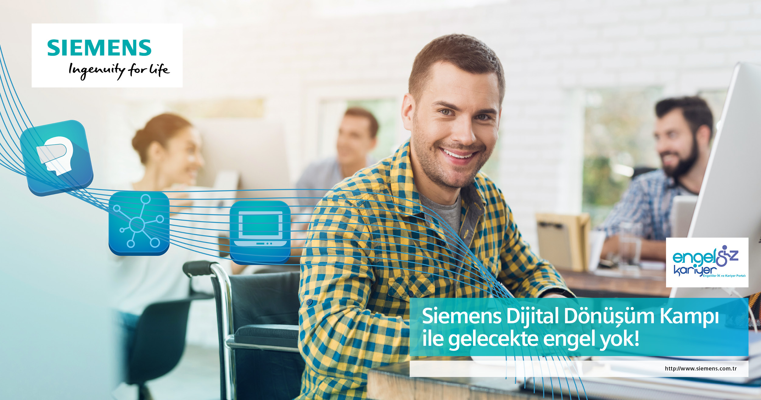 Resim: Siemens Türkiye,Dijital Dönüşüm Kampı proje görseli, (Tekerlekli sandalye kullanıcısı erkek çalışan masada bilgisayar karşısında oturmuş gülümsüyor.)