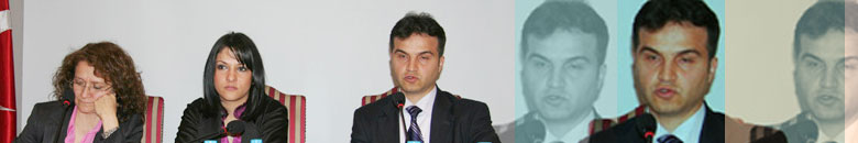 Resim: Cemal Donat, üç konuşmacının yer aldığı bir seminerde konuşuyor.